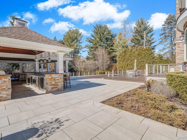 9 Vanderbilt Parkway, Dix Hills NY 11746