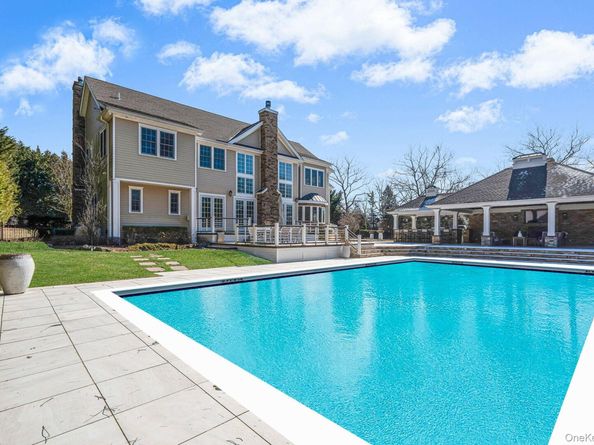 9 Vanderbilt Parkway, Dix Hills NY 11746
