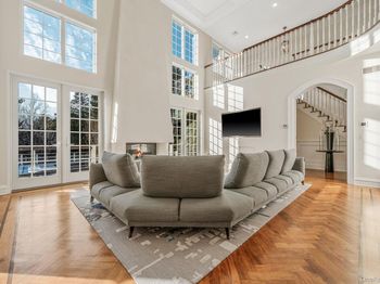 9 Vanderbilt Parkway