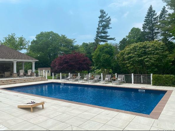 9 Vanderbilt Parkway, Dix Hills NY 11746