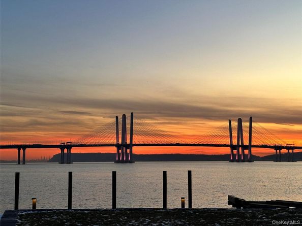 4 Lighthouse Landing TH14, Sleepy Hollow NY 10591