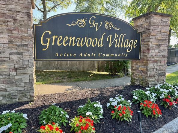 161 Village Circle W 161, Manorville NY 11949