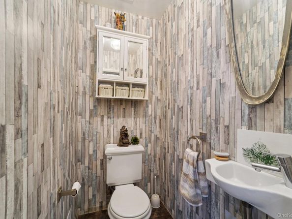 24 Pamela Lane, New Rochelle NY 10804