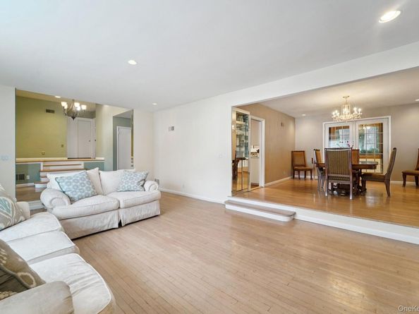 24 Pamela Lane, New Rochelle NY 10804