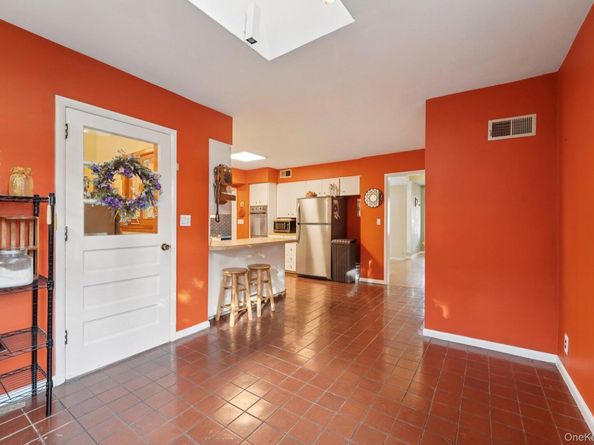 24 Pamela Lane, New Rochelle NY 10804