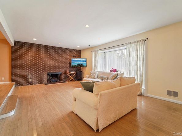 24 Pamela Lane, New Rochelle NY 10804