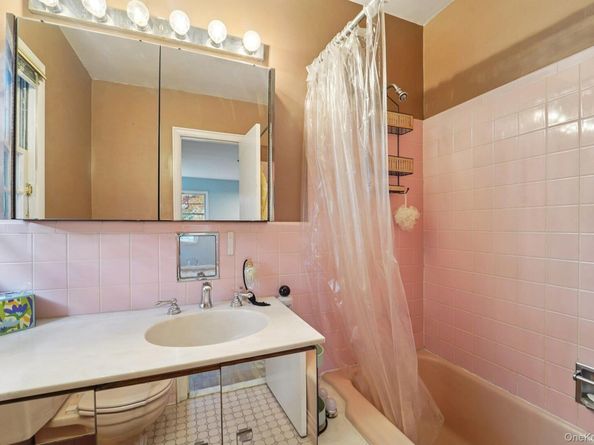 24 Pamela Lane, New Rochelle NY 10804