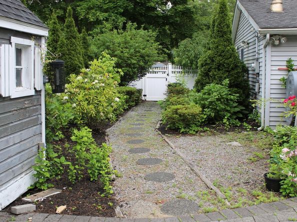 16 Barnwell Lane, Stony Brook NY 11790