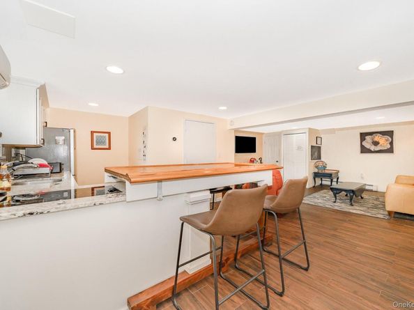 136 Wardwell Road, Mineola NY 11501