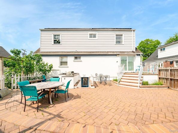 136 Wardwell Road, Mineola NY 11501