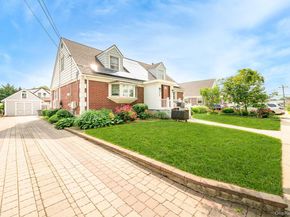 136 Wardwell Road, Mineola NY 11501