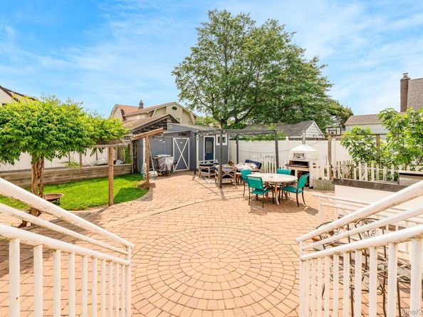 136 Wardwell Road, Mineola NY 11501