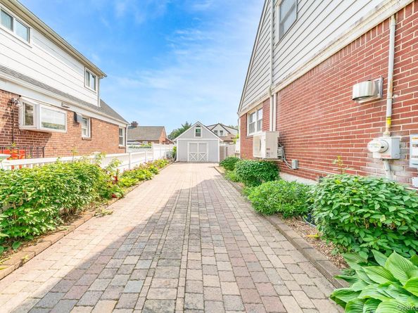 136 Wardwell Road, Mineola NY 11501