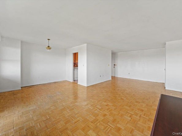 1841 Central Park Avenue 18P, Yonkers NY 10710
