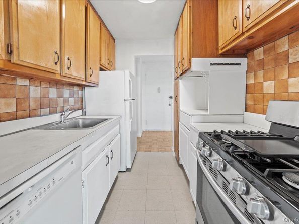 1841 Central Park Avenue 18P, Yonkers NY 10710