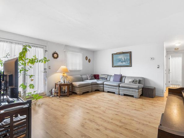 45 W 23rd Street, Deer Park NY 11729