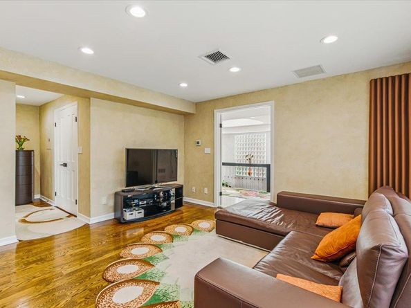162-24 14th Avenue, Beechhurst NY 11357