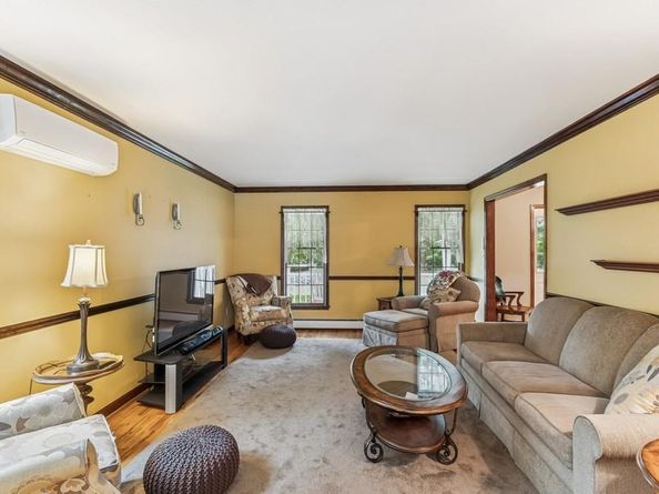 6295 N Country Road, Wading River NY 11792