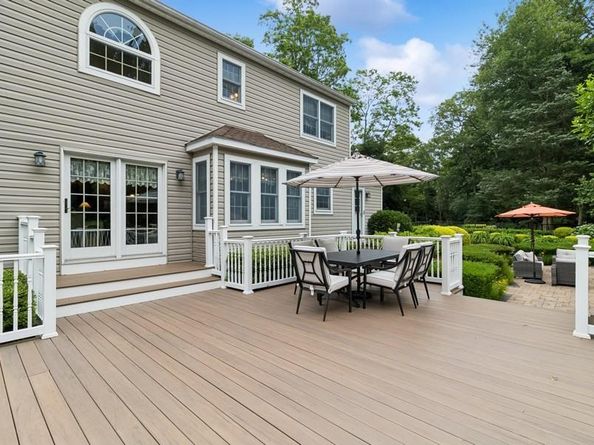 6295 N Country Road, Wading River NY 11792