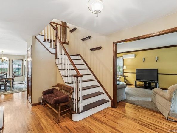 6295 N Country Road, Wading River NY 11792
