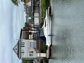 9934 164th Avenue, Hamilton Beach NY 11414