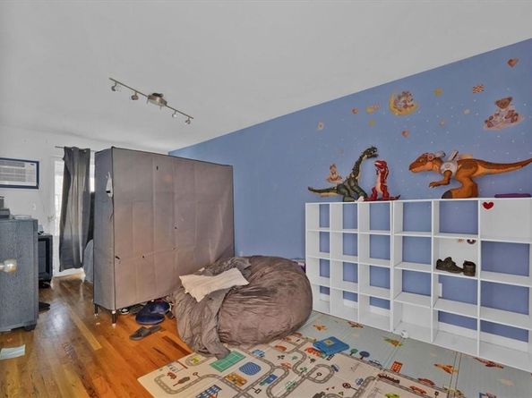 931 E 216th Street, Bronx NY 10469