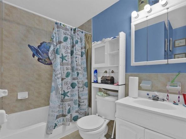 931 E 216th Street, Bronx NY 10469