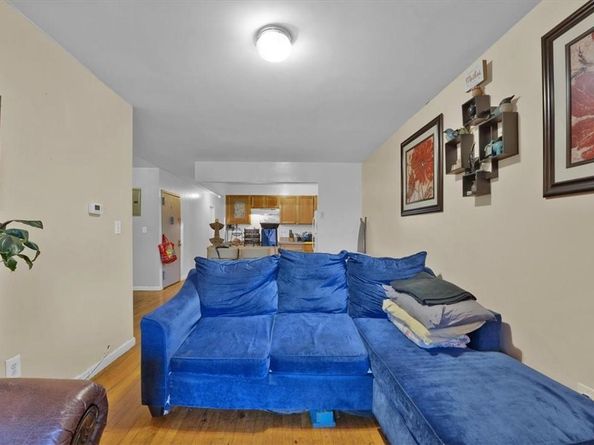 931 E 216th Street, Bronx NY 10469