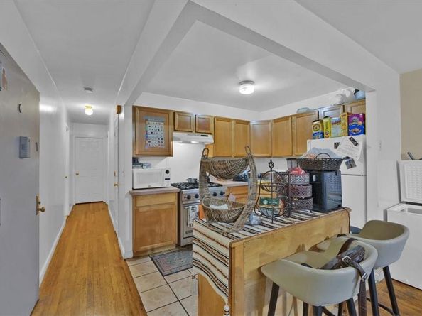 931 E 216th Street, Bronx NY 10469