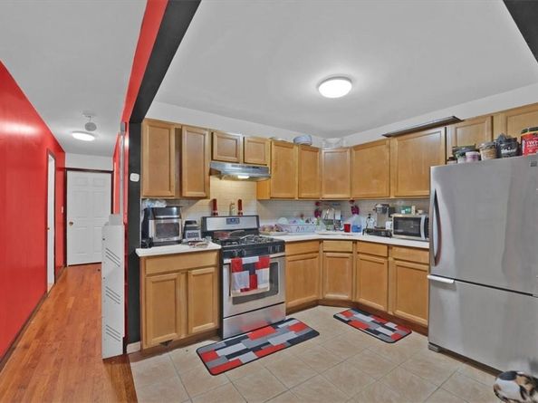 931 E 216th Street, Bronx NY 10469