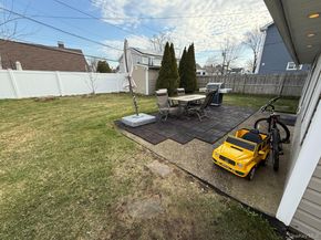 5 TRUMPET Lane, Levittown NY 11756