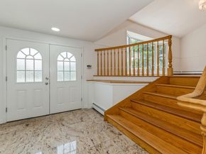 18 Oxford Road, East Rockaway NY 11518