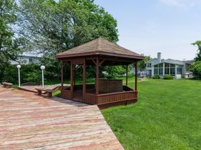 18 Oxford Road, East Rockaway NY 11518