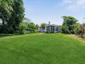 18 Oxford Road, East Rockaway NY 11518