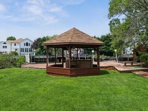 18 Oxford Road, East Rockaway NY 11518