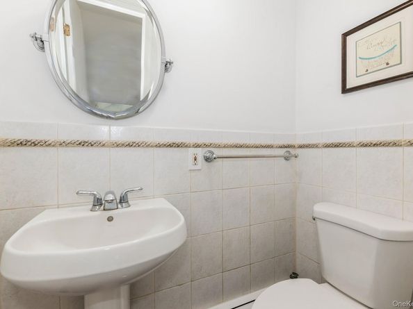 18 Oxford Road, East Rockaway NY 11518