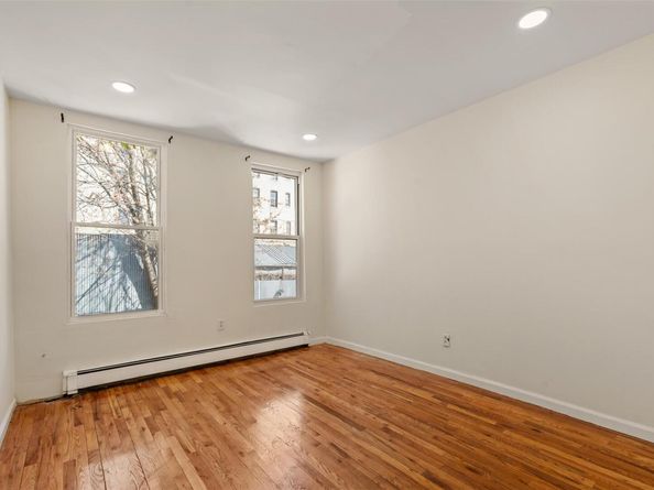 4392 Park Avenue, Bronx NY 10457