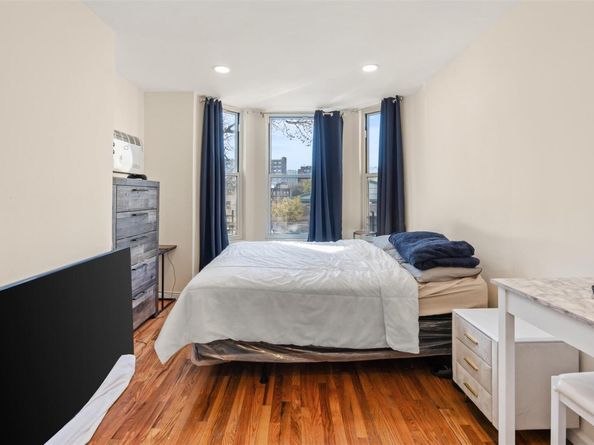 4392 Park Avenue, Bronx NY 10457