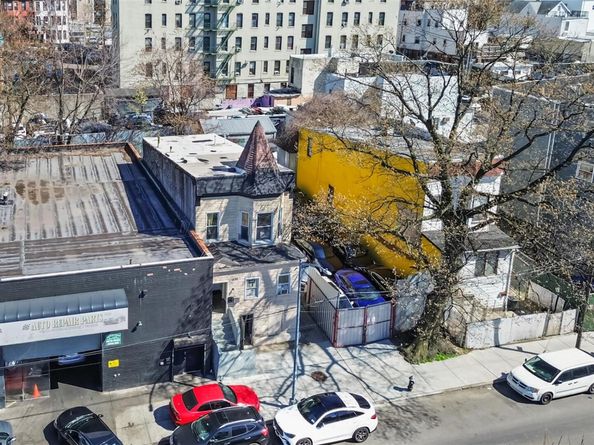 4392 Park Avenue, Bronx NY 10457