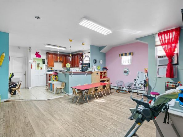 4392 Park Avenue, Bronx NY 10457