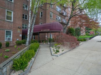 279 N Broadway