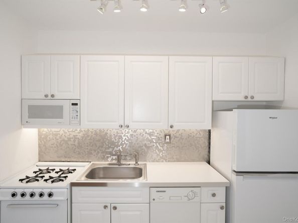 279 N Broadway 8N, Yonkers NY 10701