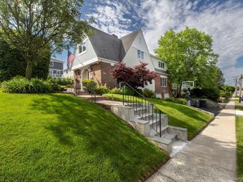 126 Lincoln Avenue E