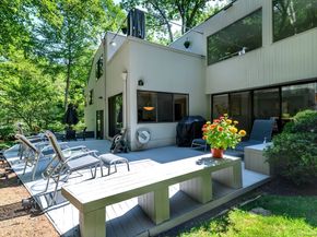 33 Mill Brook Road W, Stamford CT 06902