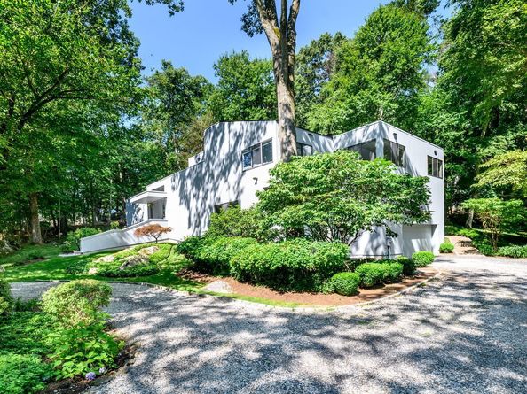 33 Mill Brook Road W, Stamford CT 06902