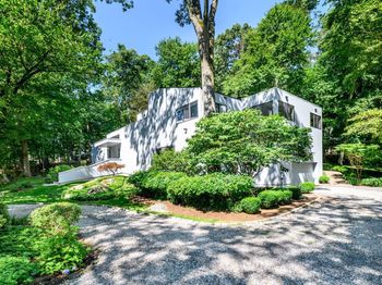 33 Mill Brook Road W