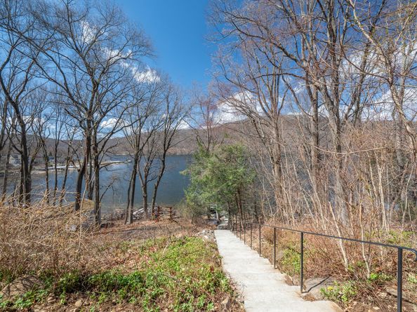 20 Musnug Road, Danbury CT 06811