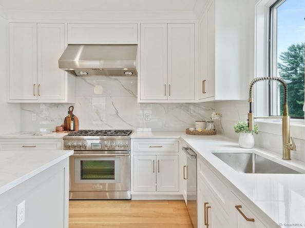 345 Reef Road B6, Fairfield CT 06824
