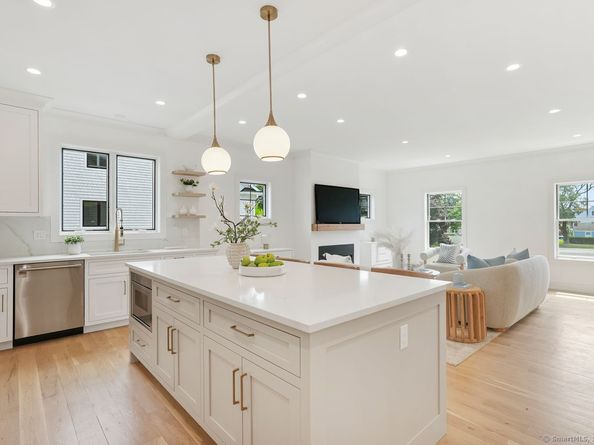 345 Reef Road B6, Fairfield CT 06824