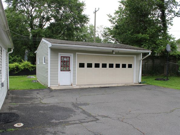 30 Grove Place, Danbury CT 06810